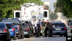 La policía de Hialeah continúa las investigaciones para determinar los motivos del ataque que se saldó con la muerte de seis vecinos y del atacante, todos de origen hispano, en el sur de Florida.