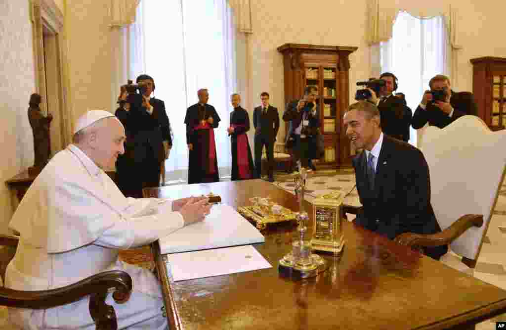 Ðức Giáo Hoàng Francis trong cuộc hội kiến với Tổng thống Barack Obama tại Vatican, ngày 27/3/2014.