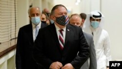 Menteri Luar Neger AS Mike Pompeo tiba untuk pertemuan dengan juru runding Taliban di Doha, Ibu Kota Qatar, Sabtu, 21 November 2020. (Foto: AFP)