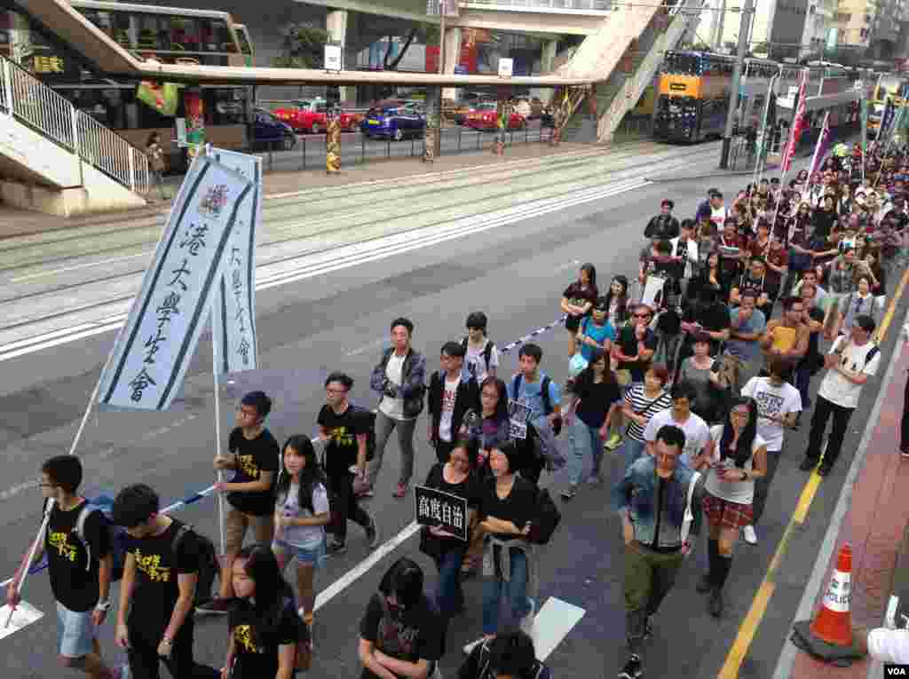 香港民阵发起反释法大游行(美国之音海彦拍摄)