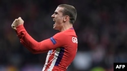 L'attaquant français de l'Atlético Madrid, Antoine Griezmann, jubile à l'issue du match retour de la demi-finale de l'Europa League contre Arsenal, au stade Wanda Metropolitano, 3 mai 2018.