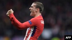 L'attaquant français de l'Atlético Madrid, Antoine Griezmann, jubile à l'issue du match retour de demi-finale de l'UEFA Europa League contre Arsenal, au stade Wanda Metropolitano, Italie, 3 mai 2018.