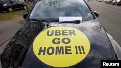 Kenyan taxi drivers are not the only ones feeling pressure from Uber. Taxi drivers in France and other countries have been protesting demanding an end to Uber's operations, Paris, Jan. 26, 2016. 
