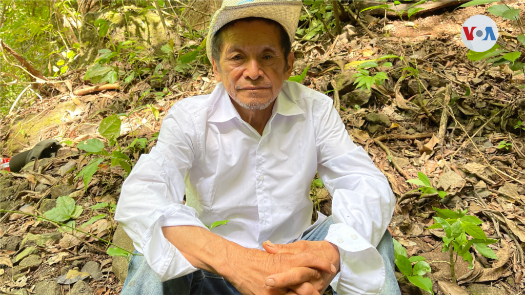 Esteban Gómez Pérez, de 65 años, perdió a su hermano en la matanza del 11 de diciembre en Morazán. Huyó con el resto de su familia hacia una cueva cerca del río Sapo. A los días de internarse en el bosque, se desplazó hacia Honduras.