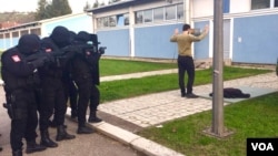 Pripadnici MUP-a RS na vježbi predaje osobe