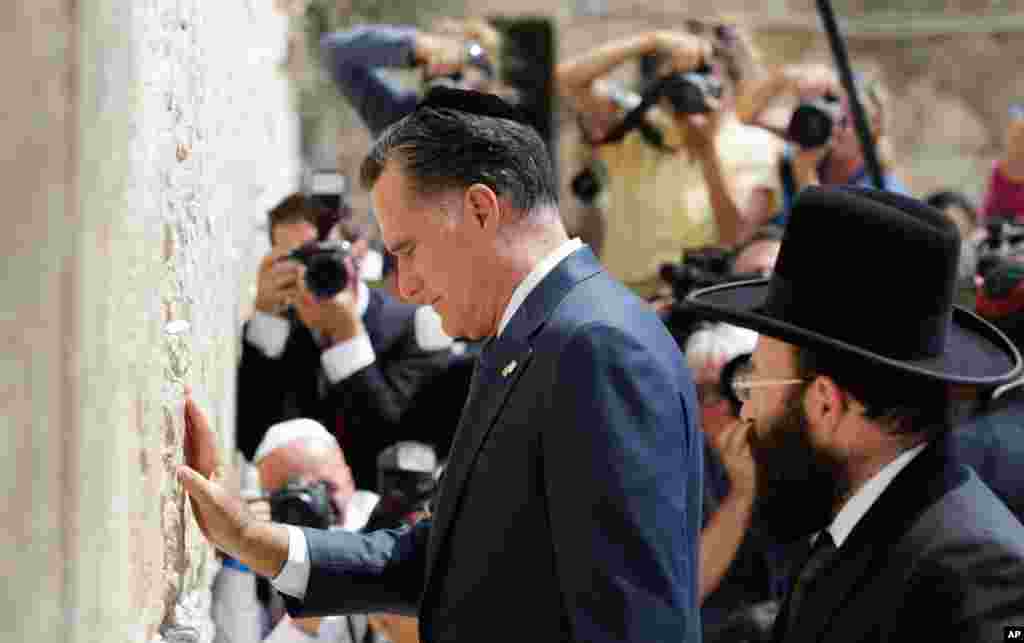 Romney pauses next to the Western Wall in Jerusalem, July 29, 2012.