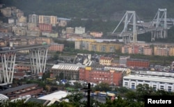 Deo srušenog vijadukta Morandi (Foto: Reuters)