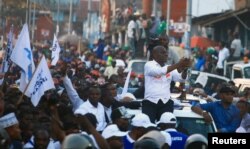 Congolese joint opposition Presidential candidate Martin Fayulu waves to supporters as he campaigns in Goma, North Kivu Province of the Democratic Republic of Congo, Dec. 6, 2018.