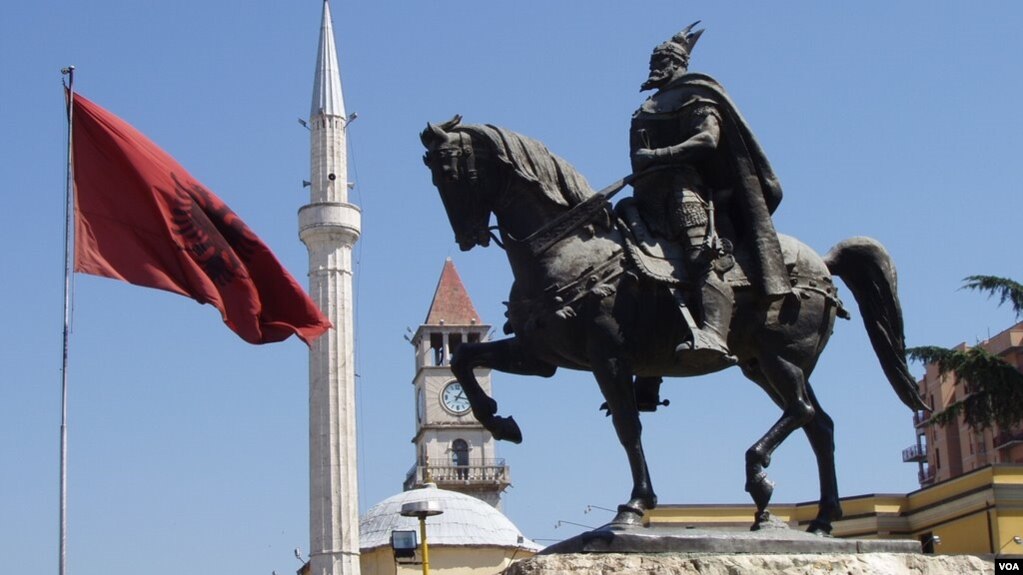 Tirana përshendet miratimin e ligjit për gjuhët
