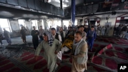در حمله بر مسجد حسینیۀ امام زمان درکابل، حد اقل ۲۸ نمازگذار کشته و بیش از ۵۰ تن دیگر، زخمی گردید