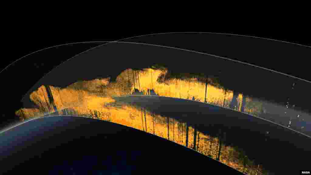 Lần đầu tiên, một vệ tinh của NASA đã định lượng bằng không gian ba chiều lượng bụi vượt Đại Tây Dương từ sa mạc Sahara vào rừng mưa nhiệt đới Amazon. Lẫn trong lượng bụi này là phốt-pho, một chất dinh dưỡng thiết yếu có vai trò như phân bón mà rừng Amazon phụ thuộc vào để phát triển mạnh (Ảnh: Trung tâm Không gian Goddard của NASA).