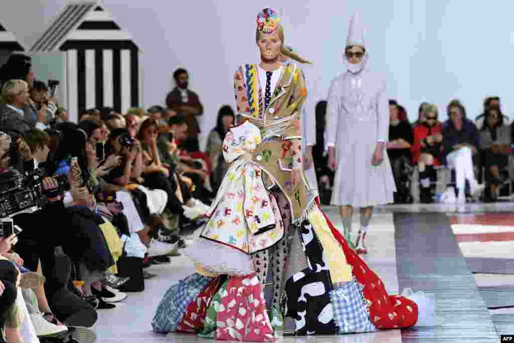 A model presents a creation by Thom Brown during the Spring-Summer 2019 Ready-to-Wear collection fashion show in Paris, France.