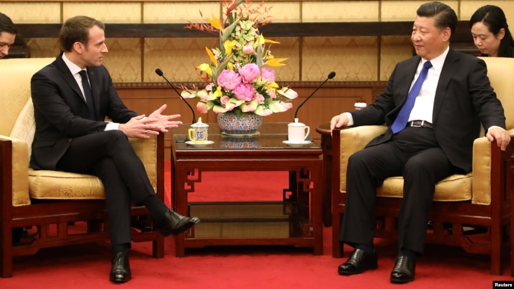 Tổng thống Pháp Emmanuel Macron (trái) gặp Chủ tịch Trung Quốc Tập Cận Bình tại Bắc Kinh ngày 8/1/2018.