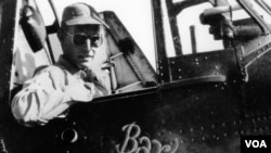 Hərbi pilot Corc Herbert Uoker Buş idarə etdiyi təyyarələrə nişanlısı Barbaranın adını qoyardı.