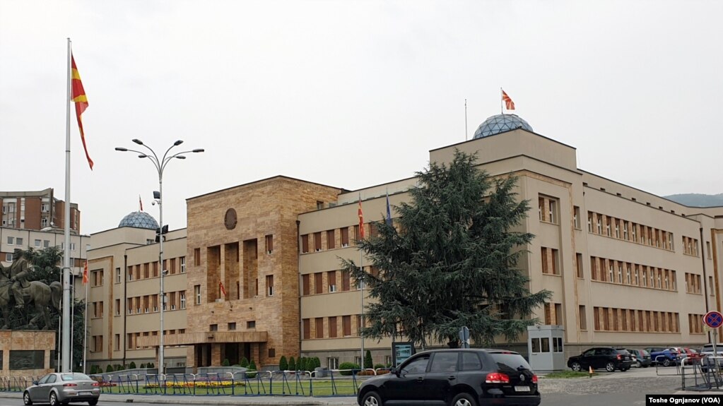 Kryeministri maqedonas dorëzon në parlament emrat e kandidatëve për ministra