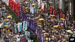 Pro-democracy protesters march during an annual protest marking Hong Kong's handover from British to Chinese rule in 1997 in Hong Kong, July 1, 2015. 