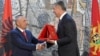 Predsjednik albanskog parlamenta Ilir Meta uručuje orden crnogorskom premijeru Milu Đukanoviću