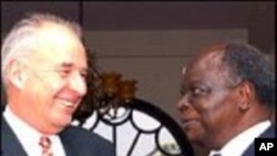 Commonwealth Secretary General Don McKinnon with Kenyan President Mwai Kibaki