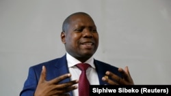 Zweli Mkhize s'adresse aux étudiants de l'Université d'Afrique du Sud (UNISA) à Roodeport, Afrique du Sud, le 4 octobre 2017. REUTERS/Siphiwe Sibeko