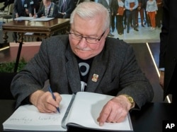 Lech Walesa, the former Polish democracy activist and ex-president, signs a condolence book for Gdansk Mayor Pawel Adamowicz, who died earlier this week after being stabbed by an ex-convict with a grudge against his former party, in Gdansk, Poland, Jan. 1