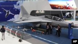 韩国航空宇宙产业股份有限公司(KAI)展出的FA-50战机。（2013年1月28日）