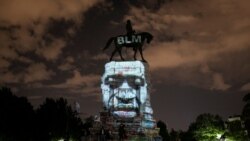 Imagem de George Floyd projectada pelo artista Dustin Kleinonto na estátua do General Confederado Robert E. Lee em Richmond, Virgínia, 18 Junho, 2020.