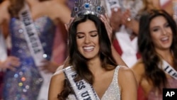 Miss Colombia Paulina Vega smiles as the the crown is placed on her head as she becomes Miss Universe during the Miss Universe pageant in Miami, Sunday, Jan. 25, 2015.