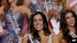 La colombiana Paulina Vega fue coronada Miss Colombia cumpliendo uno de sus sueños y el de su pueblo.