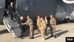 U.S. Defense Secretary James Mattis and NATO Secretary General Jens Stoltenberg arrive in Kabul, Afghanistan, Sept. 27, 2017. (W. Gallo/VOA)