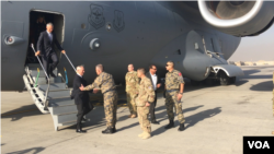美国国防部长马蒂斯和北约秘书长斯托尔滕贝格抵达阿富汗首都喀布尔 (2017年9月27日)
