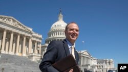 ARCHIVO - Congresista demócrata por California, Adam Schiff, presidente del Comité de Inteligencia de la Cámara Baja..