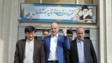 Chủ tịch FIFA Gianni Infantino, giữa, gặp Chủ tịch Liên đoàn bóng đá Iran Mehdi Taj, phải, tại Tehran ngày 1/3/2018.