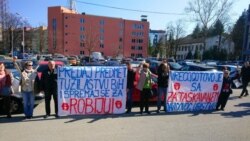 Članovi neformalnih grupa građana "Pravda za Davida" održali su protest ispred Okružnog javnog tužilaštva u Banjoj Luci, tražeći da Tužilaštvo BiH preuzme slučaj Davida Dragičevića, mart 2021.