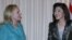 La primera ministra de Tailandia, Yingluck Shinawatra, recibió a la seccretaria Hillary Clintonen Bangkok.