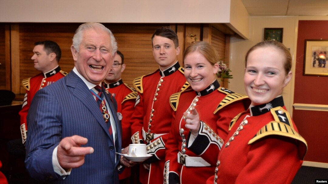 Pangeran Charles bersama Garda Wales di Barak Wellington, London, 11 November 2018.