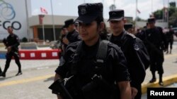 La policía salvadoreña rescató a 12 asiáticos que estaban siendo transportados por coyotes presuntamente hacia EE.UU. 