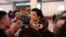 2017年3月3日下午政协大会结束后,中国全国政协委员、媒体人崔永元接受媒体采访。(艾伦拍摄)