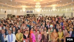 ​ບັນ​ດາ​ອະ​ດີດຄູ​ອາ​ຈານ ນັກ​ຮຽນ ແລະ​ເພື່ອນ​ຝູງ ​ແພດ​ສາດ ພົບ​ປະ​ກັນຫຼັງ​ຈາກ 40 ປີ ທີ​ນະ​ຄອນ​ຫຼວງ​ປາ​ຣີ ປະ​ເທດ​ຝ​ຣັ່ງ.