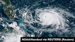 Uragan Dorian na satelitskom snimku Nacionalne uprave za okeane i atmosferu. 