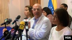 Julio Castro médico internista e infectólogo, ratificó que la idea de la comisión es dar su opinión técnica donde sea requerida.