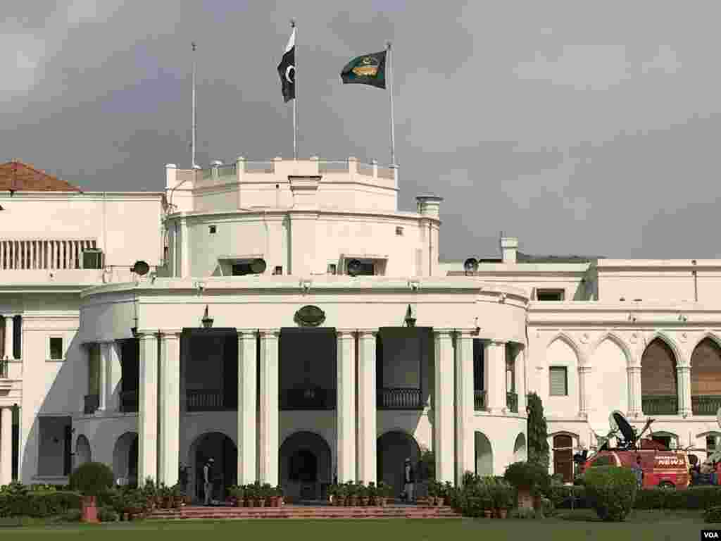 گورنر ہاؤس کی عمارت اہم تاریخی ورثہ ہے۔