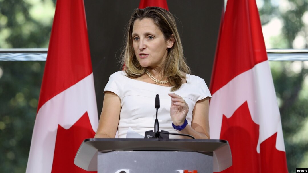 Menteri Luar Negeri Kanada Chrystia Freeland dalam konferensi pers di Kedutaan Besar Kanada di Washington, 31 Agustus 2018. 