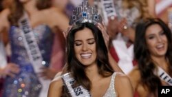 Miss Colombia Paulina Vega smiles as the the crown is placed on her head as she becomes Miss Universe during the Miss Universe pageant in Miami, Sunday, Jan. 25, 2015.