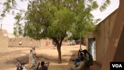 Des chômeurs à Gao (juin 2012)