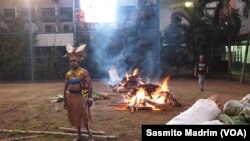 Prosesi bakar batu di Festival Seni Budaya di Kolese Kanisius, Kamis (21/11/2019)