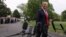 Tổng thống Donald Trump nói với phóng viên trước khi rời Nhà Trắng đến Indianapolis, bang Indiana, hôm 26/4. Ông Trump kêu gọi người dân Mỹ tiêm vắc xin phòng bệnh sởi vì sự tái xuất hiện của căn bệnh này.