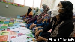 Minority Muslim Rohingya refugees attend a basic English lesson on the outskirts of Kuala Lumpur, Malaysia, on Oct. 11, 2020. (AP Photo/Vincent Thian)