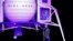 Jeff Bezos presenta un modelo del alunizador Blue Moon, en Washington. 9-5-19. (AP Foto/Patrick Semansky).