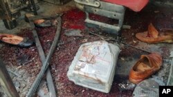 Imagen de los escombros dejados por una explosión dentro de un autobús en Kabul, Afganistán, el domingo 2 de junio de 2019.