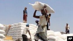Bantuan pangan yang dikelola WFP siap dibagi-bagikan untuk masyarakat Yaman (foto: dok). 